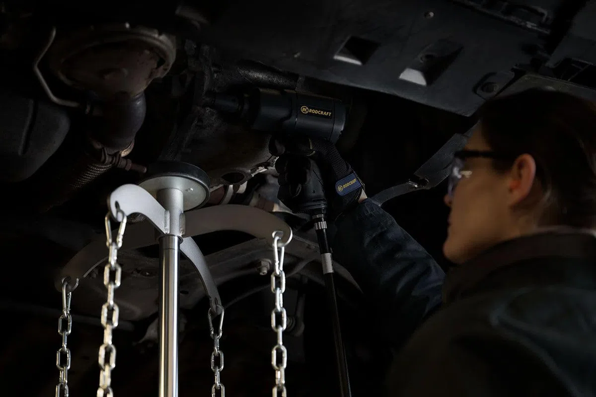 Rodcraft GHN1000 Getriebeheber mit 1000 kg Hubkapazität, Höhe 1,18 m bis max. 2 m, Fusspedal, Doppelkolben, Sicherheitsventil, automatisches langsames Absenken, Gewicht 48,1 kg