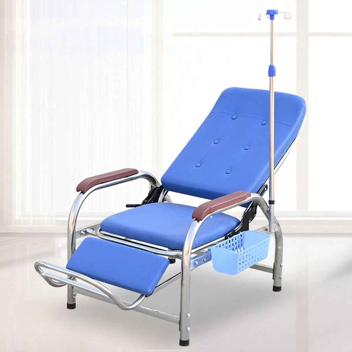 Medizinischer Stuhl, voll liegend mit IV-Ständer, für Blutentnahme und Klinikgebrauch