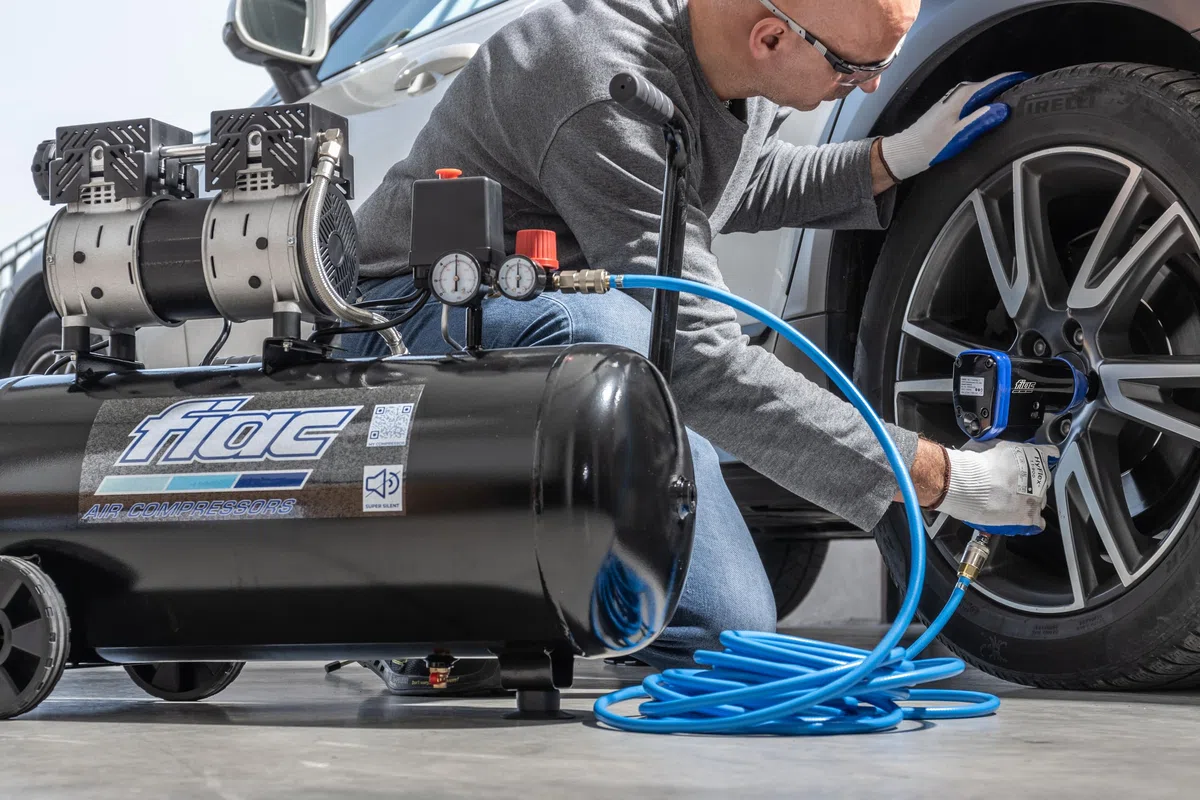 FIAC Leiser Mobiler Luftkompressor SUPERSILENT 50, Ölfrei, Maximaler Druck 8 Bar, 1 PS, 50-Liter-Tank, Geräuschpegel 58 dB LpA