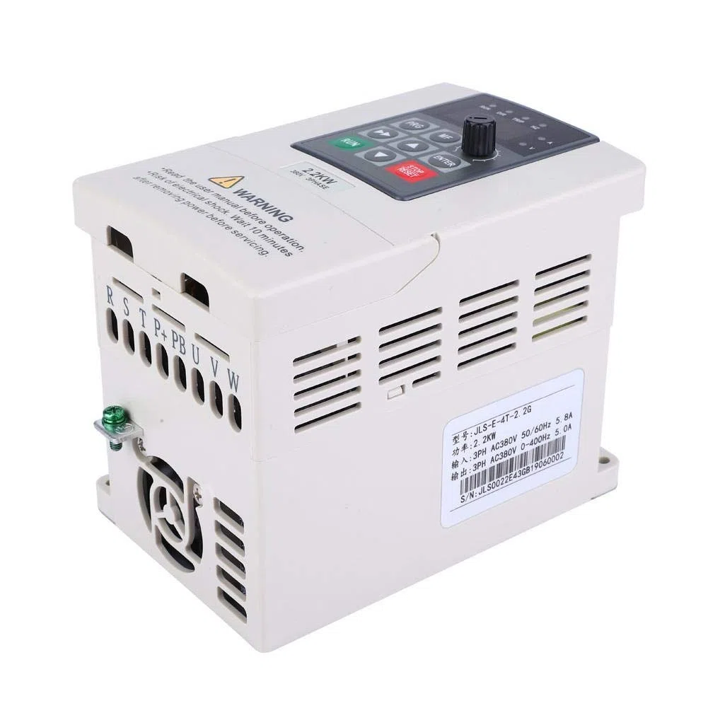 Frequenzumrichter, 3 Phasen Wechselstrom Wechselrichter, 380V AC Frequenzumrichter VFD Drehstrommotor mit Drehstromregler Zur Motordrehzahlregelung 2,2 KW