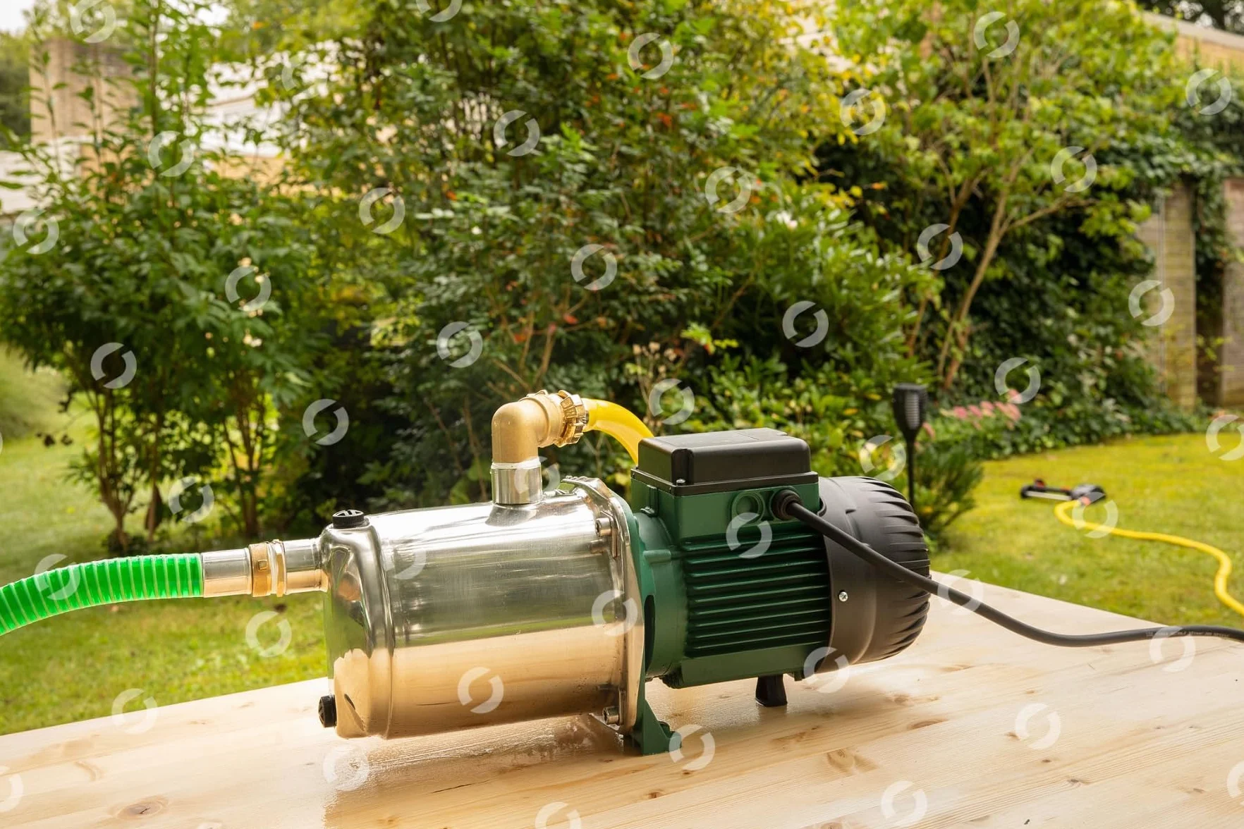 DAB EuroInox 30/50 M Gartenpumpe - 4.800 L/Std. - 880W - Förderhöhe 42 m - Rostfreier Stahl - Geräuscharm - Bewässerungspumpe
