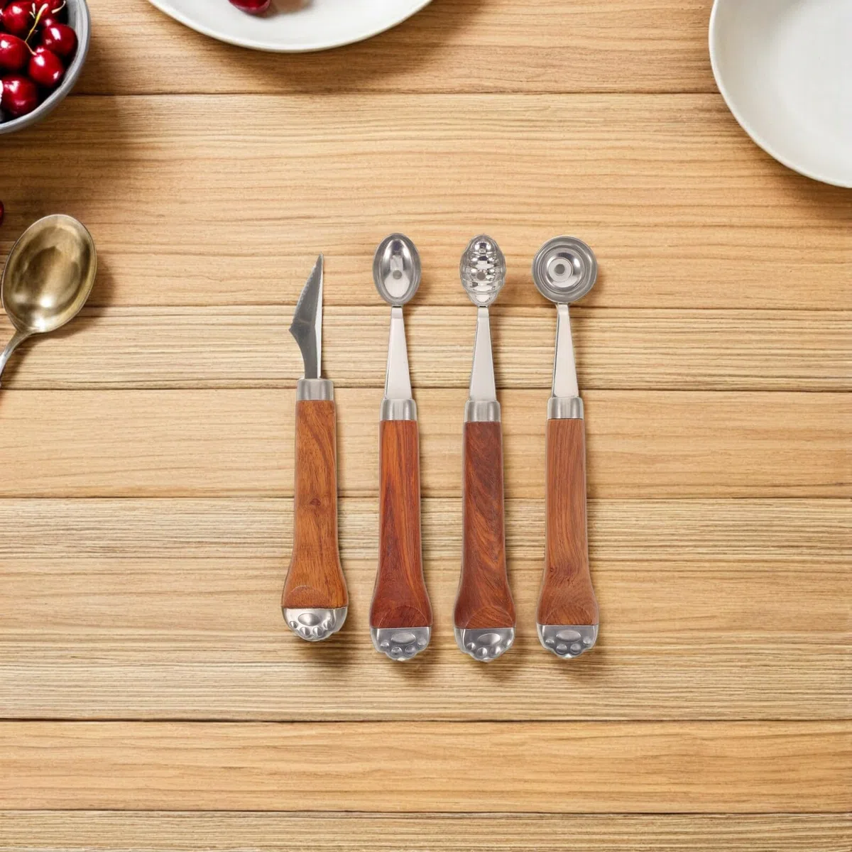 4 Stück Teiliges Melonenkugelausstecher-set aus Edelstahl mit Ergonomischem Holzgriff Melonen Obstkugelausstecher Sowie Gezacktes Fruchtschneidewerkzeug für Eiscreme Dessert und