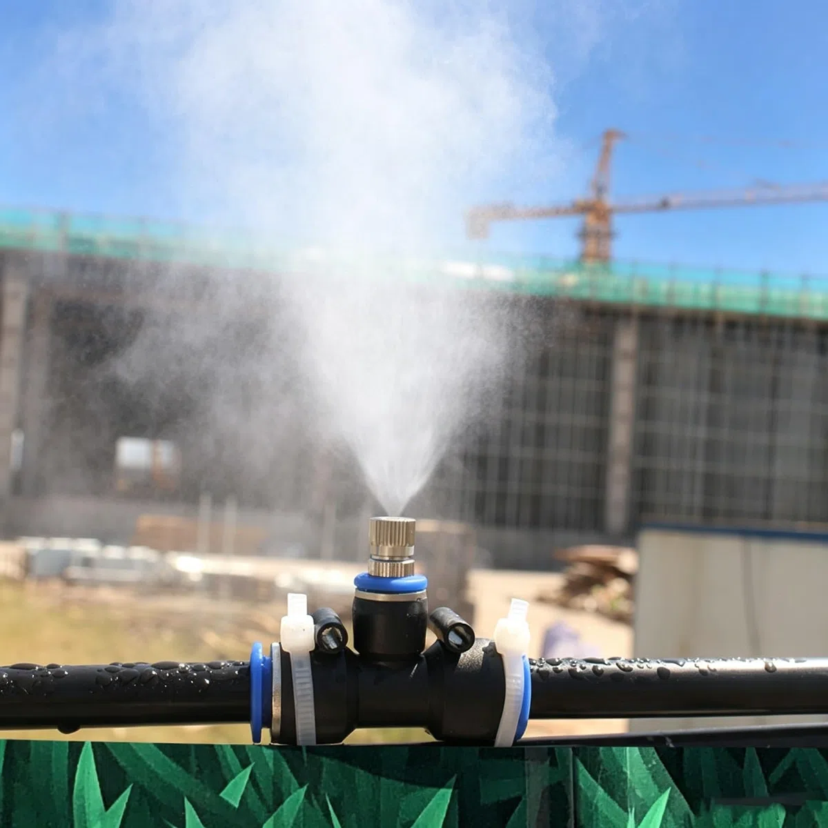 ERRULAN nebelbewässerung System Staubbindungs Nebelsystem Baustelle Industrie, Sprühfog System verstellbare Düsen, vielseitiges Zaun Sprinklersystem | 131ft(40m)