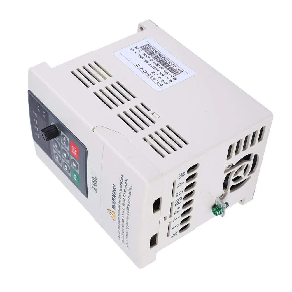 Frequenzumrichter, 3 Phasen Wechselstrom Wechselrichter, 380V AC Frequenzumrichter VFD Drehstrommotor mit Drehstromregler Zur Motordrehzahlregelung 2,2 KW