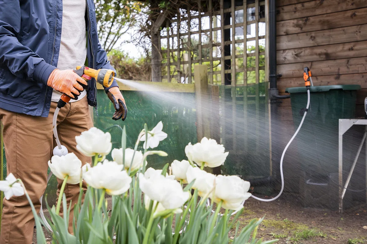 YARD FORCE Akku-Tauch-/Regenfasspumpe LX CWP1 mit 20V /2,5 Ah Lithium-Ionen-Akku, max. Fördermenge 2000 L/Stunde, max. Tauchtiefe: 3 Meter mit 20V /2,5 Ah Akku