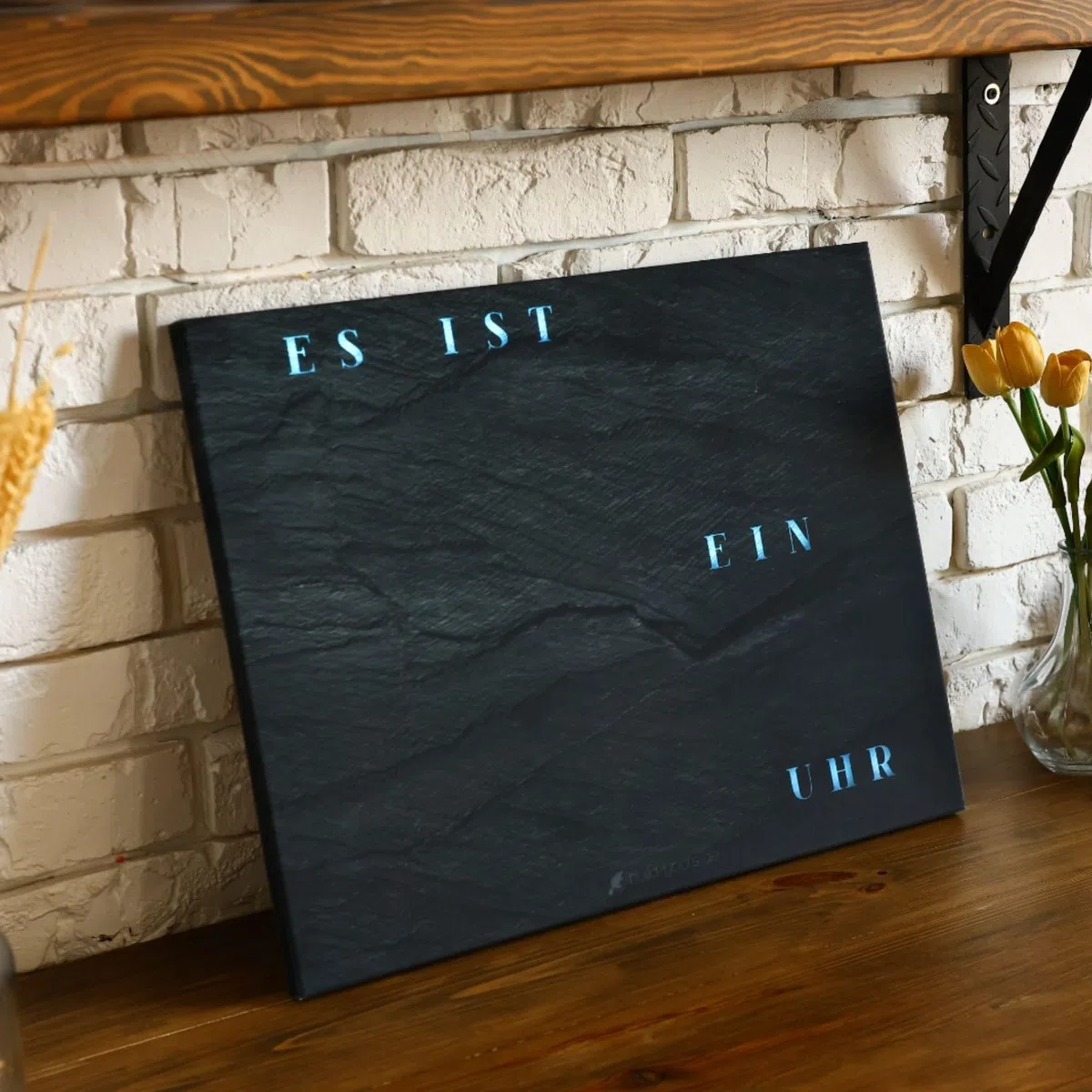 WordClock Jupiter 2.0 – Phantom Slate Edition 50×40 cm – Die fortschrittlichste Wortuhr bei Amazon – RGBW LED 4,3 Mrd Farben – Echtzeituhr RTC – IO Advanced Software – Premium Schiefer-Design