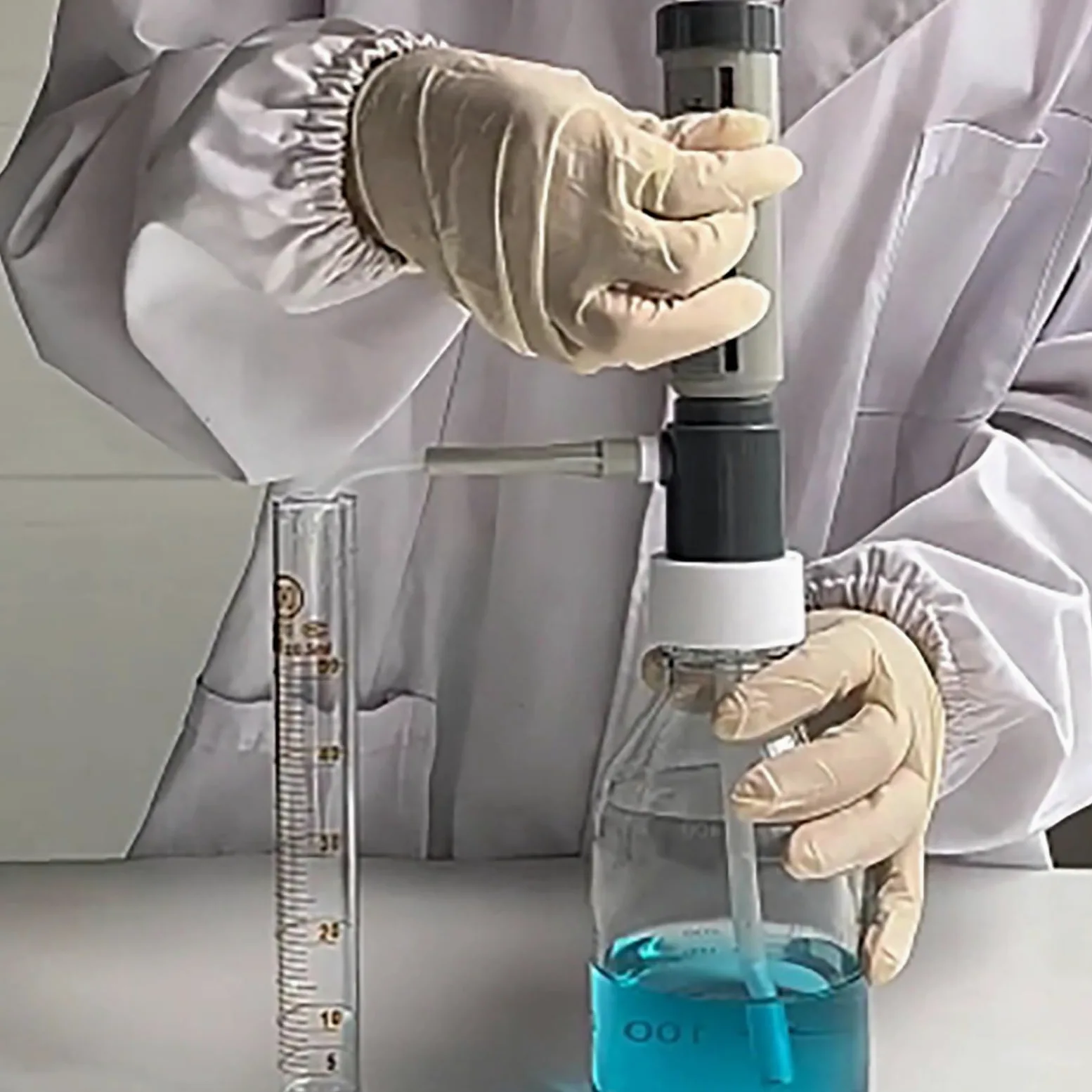 25-ml-Spender mit verstellbarer Kapazitätsskala für einfache und genaue Dosierung, kein Tropfen, verbesserte Effizienz, sicheres Pipettieren, ideal für Reagenzien auf Säurebasis