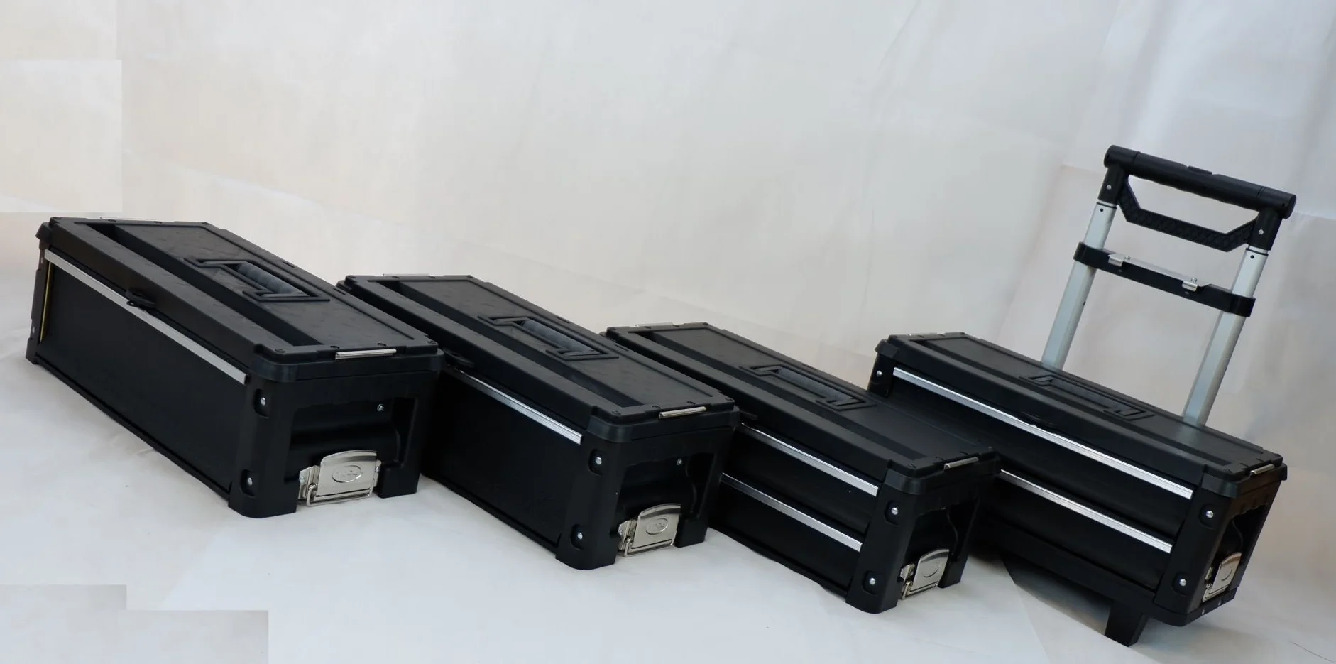 ALEOS. Metall Werkzeugtrolley Werkstattwagen XXL Type: B4-B BLACK EDITION schwarz mit Schubladenverriegelung und Schloss