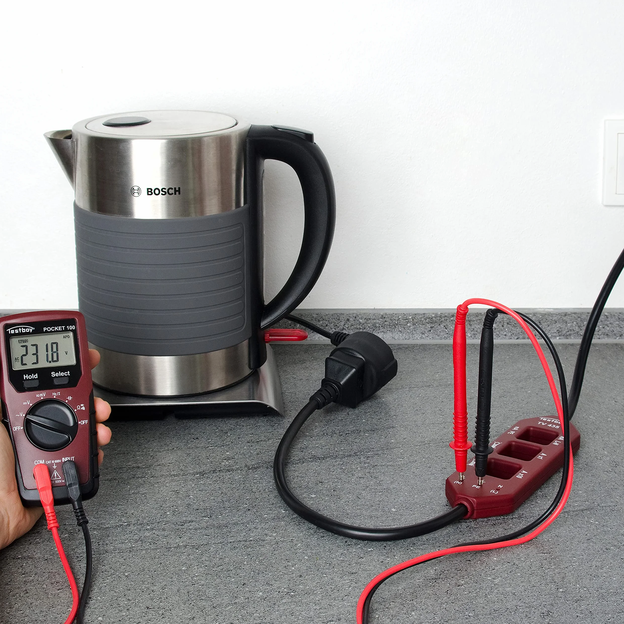 Testboy TV 435 Strom-Messadapter (Line-Splitter, Adapter mit Schuko-Anschlüssen, einfache & 10-fache Laststrommessung, Schutzleiterstrommessung, integrierte Messbuchsen), Rot/Schwarz