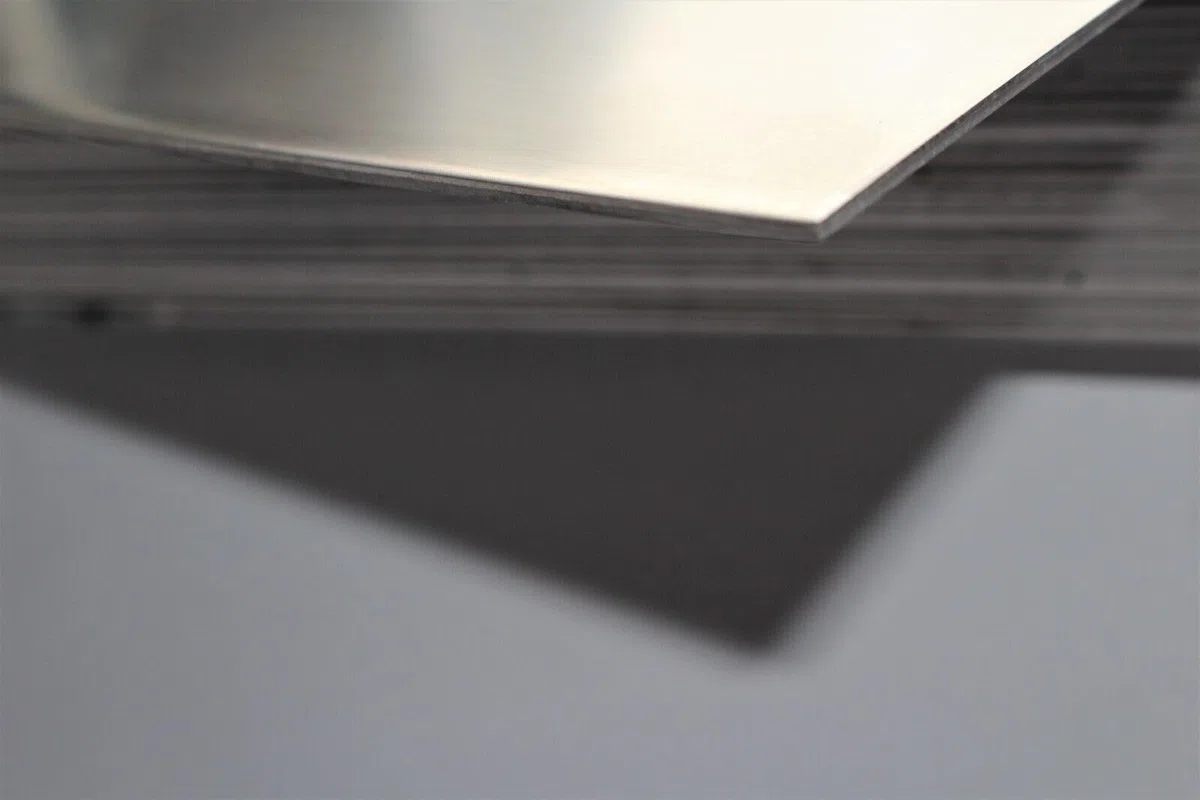 2mm Edelstahlblech eins. gebürstet 1.4301 - Länge 1000mm - Breite 900mm, Stärke 2mm