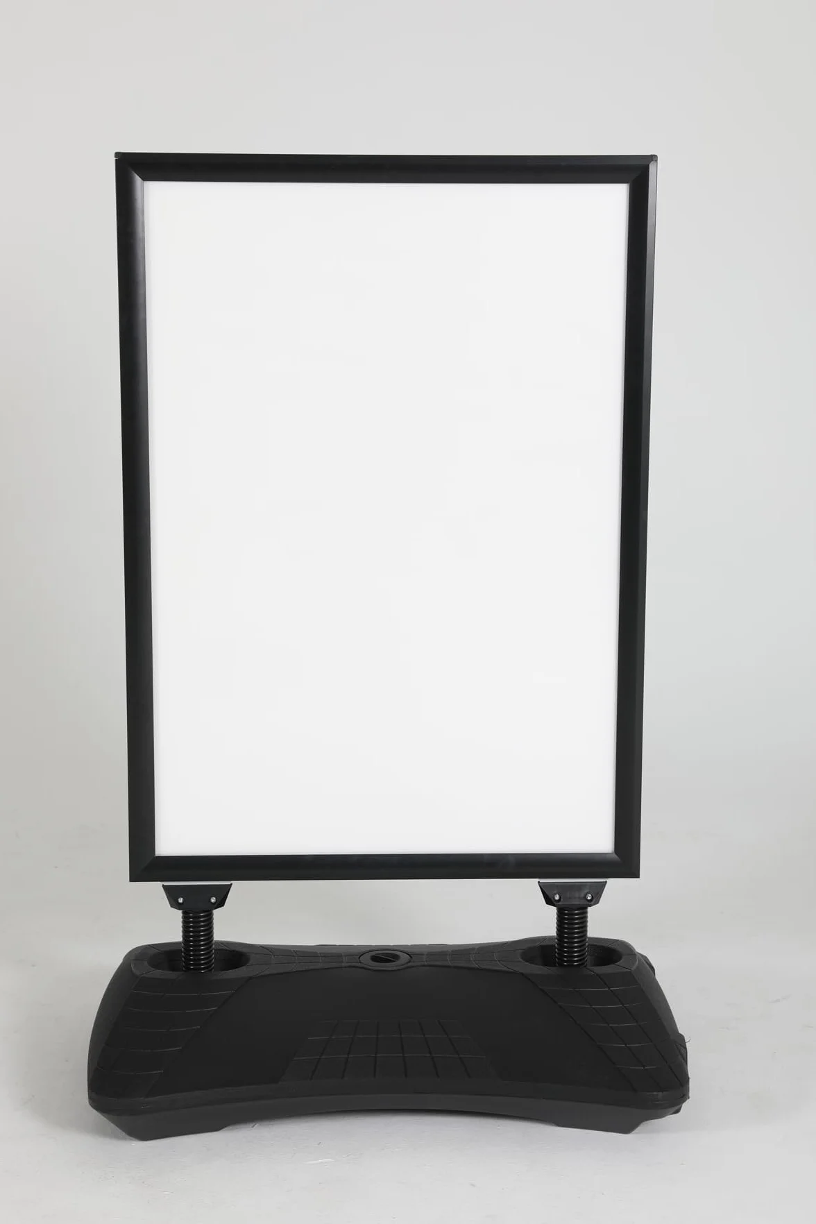 Plakatständer WindPro® ECO | Kundenstopper OUTDOOR in DIN A1 | Plakataufsteller A1 wetterfest in schwarz | Aufsteller Werbung beidseitig nutzbar für 2 Plakate