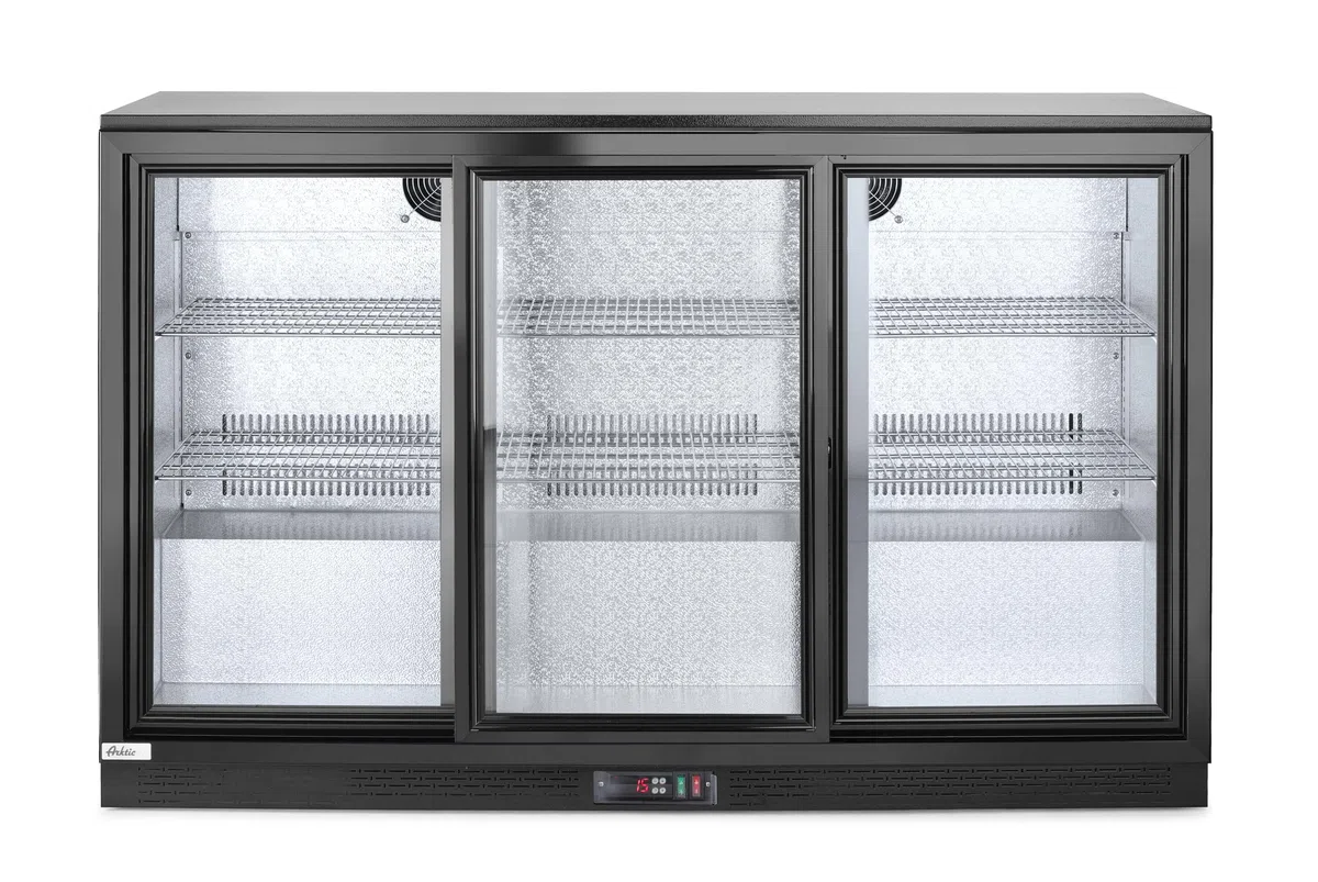 HENDI Getränkekühlschrank, 3 Schiebetüren, mit 6 verstellbaren Regalböden, Temperaturbereich: 0° bis 10°C, automatische Abtauung, LED Beleuchtung, 308L, 230V/160W, 1350x520x(H) 865mm, Aluminium, Glas