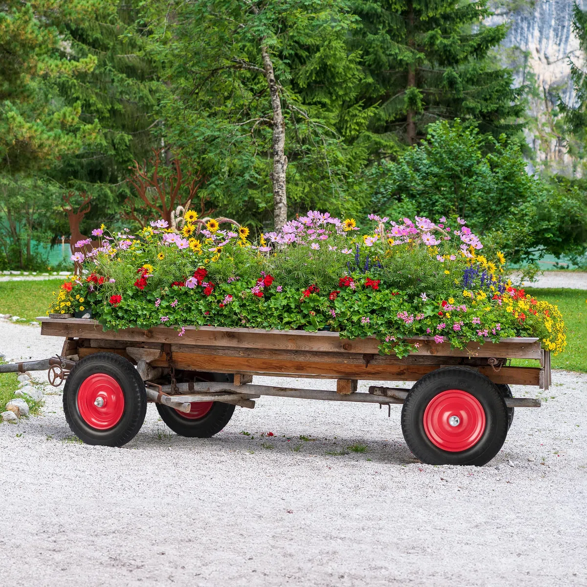 Relaxdays Schubkarrenrad 4.00-8, Vollgummi mit Achse, Ersatzrad Schubkarre, pannensicher, Traglast 100 kg, schwarz/rot