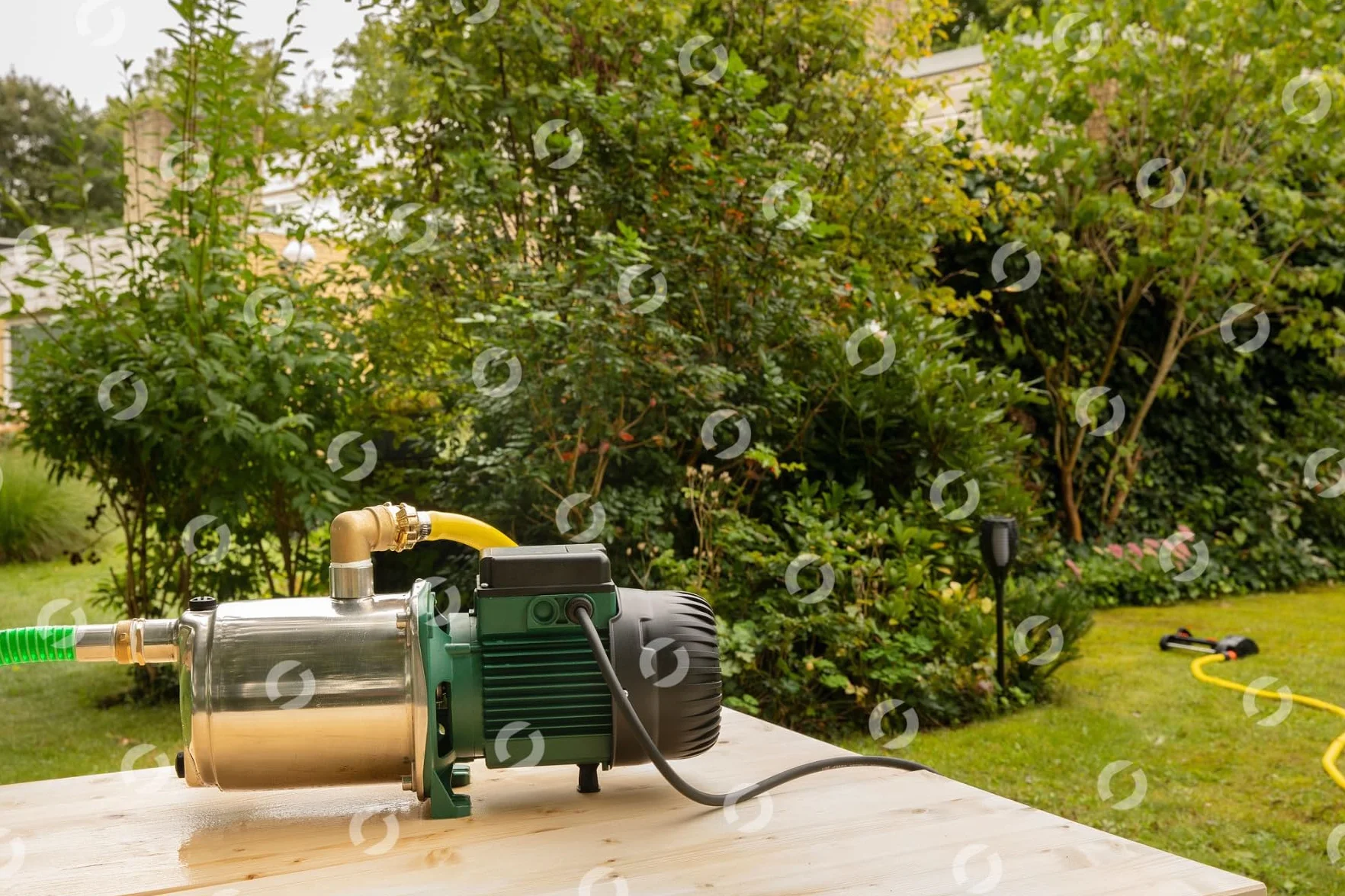 DAB EuroInox 30/50 M Gartenpumpe - 4.800 L/Std. - 880W - Förderhöhe 42 m - Rostfreier Stahl - Geräuscharm - Bewässerungspumpe
