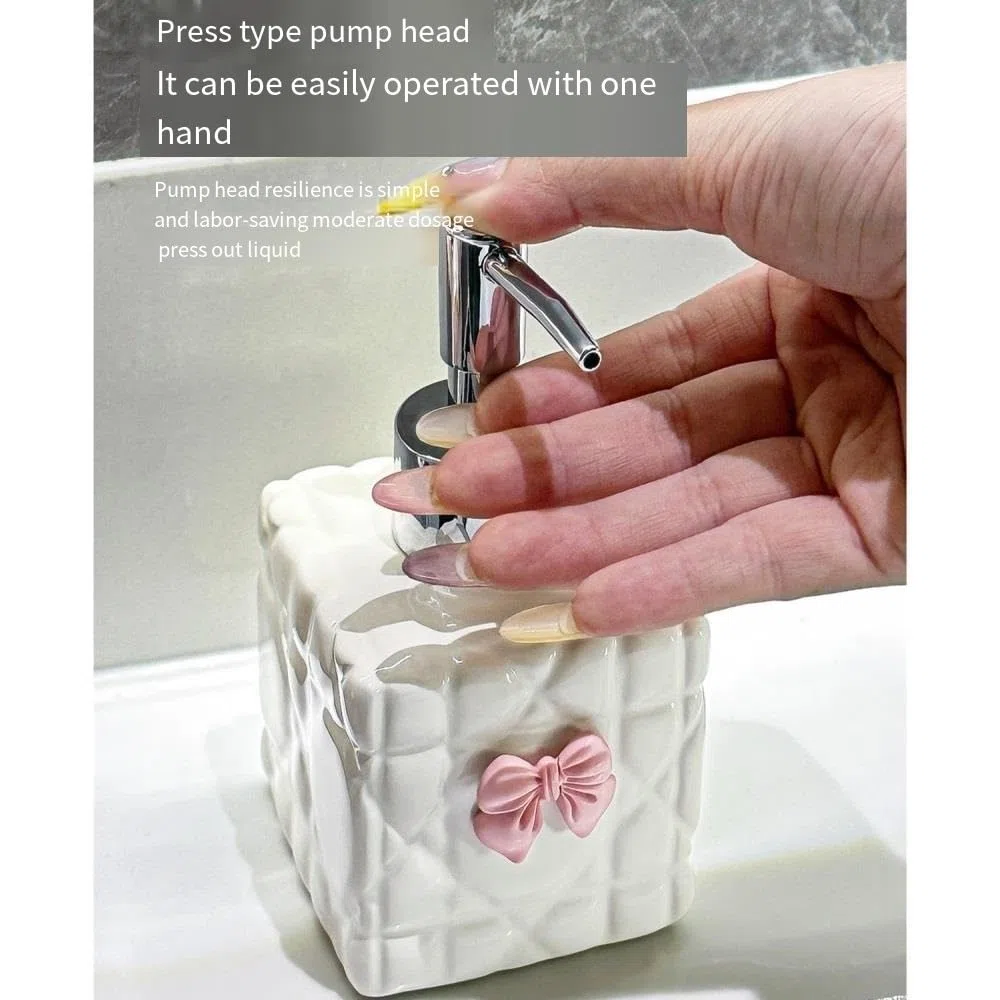 Badezimmer-Seifenspender Drücken Sie die Händedesinfektionsflasche. Badezimmer-Shampoo-Duschgel. Waschmittel-Spenderflasche. Leere Hotelflasche Badezimmerspender(White)