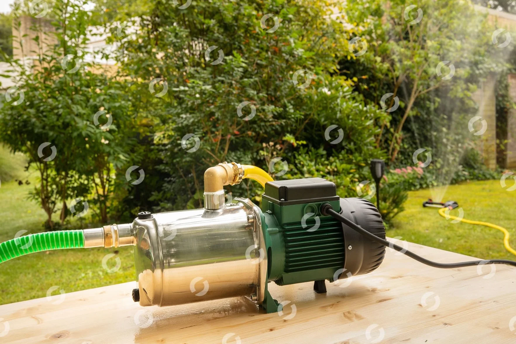 DAB EuroInox 30/50 M Gartenpumpe - 4.800 L/Std. - 880W - Förderhöhe 42 m - Rostfreier Stahl - Geräuscharm - Bewässerungspumpe
