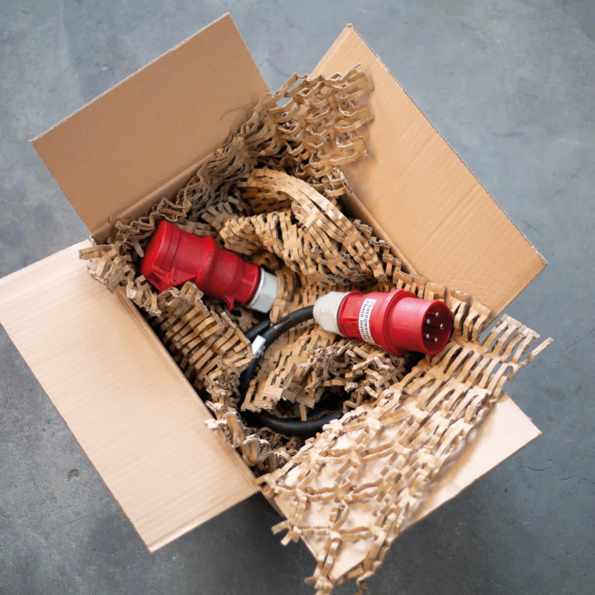 HSM ProfiPack C400 Verpackungspolstermaschine I Für Verpackungsmaterial | Kartonschredder I Füllmaterial, Polstermatten für Pakete aus Kartonagen I 1 Lage I Tischgerät I nachhaltiges Recycling